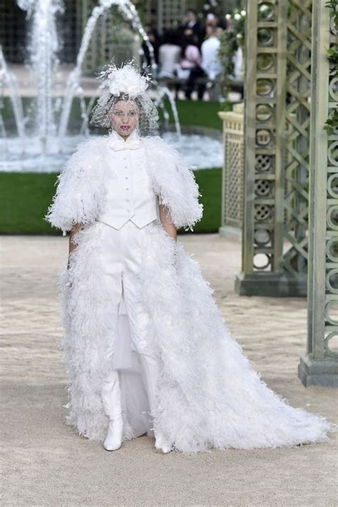 abito con scritta chanel|THE WEDDING DRESS .